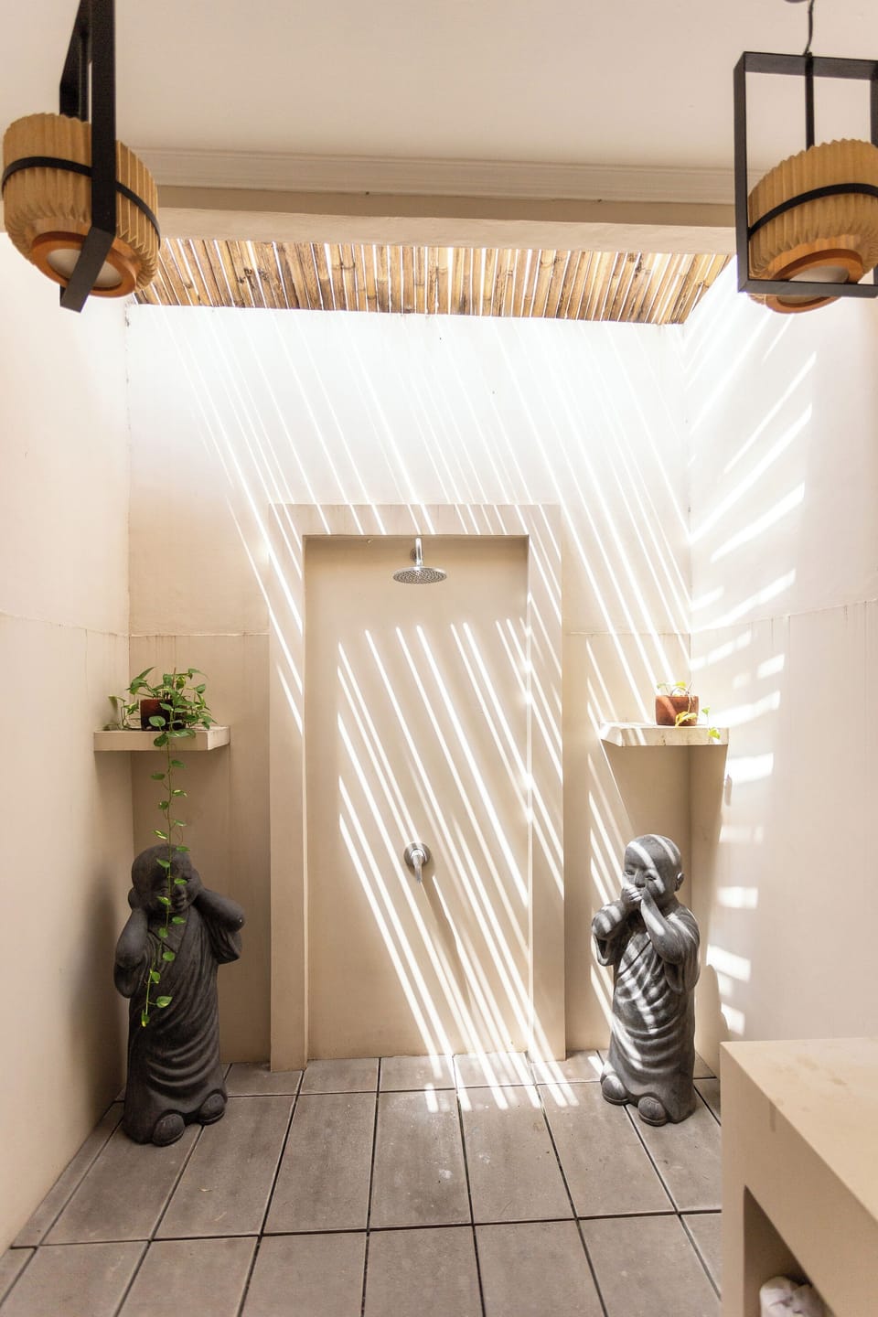 Bathrobes, slippers, bidet