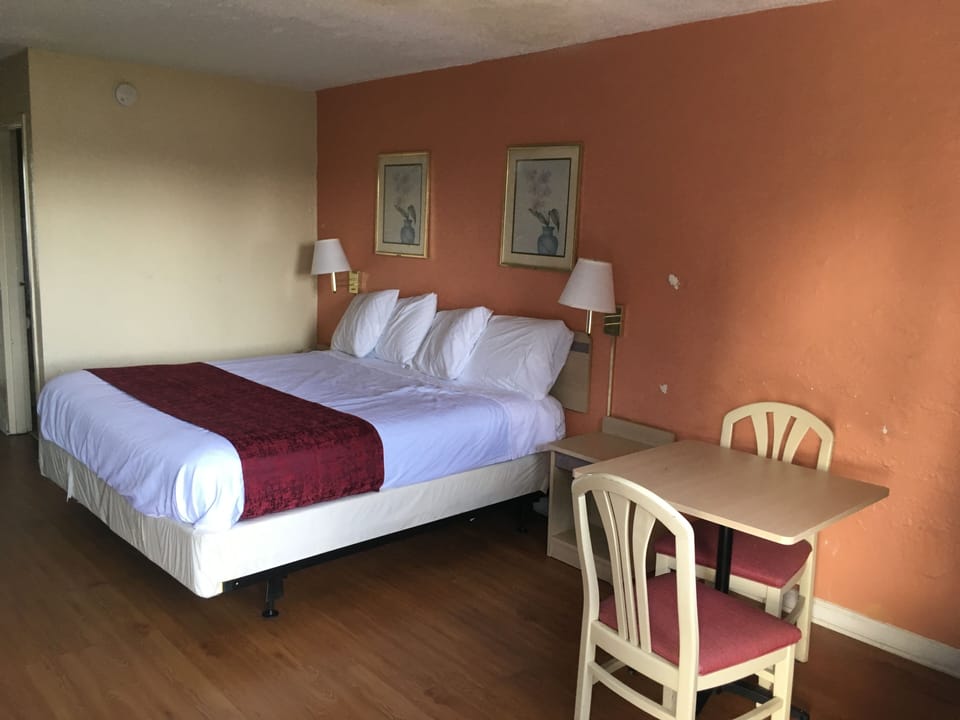 Room, 1 King Bed, Non Smoking | Desk, rollaway beds (surcharge), WiFi (free), bed sheets