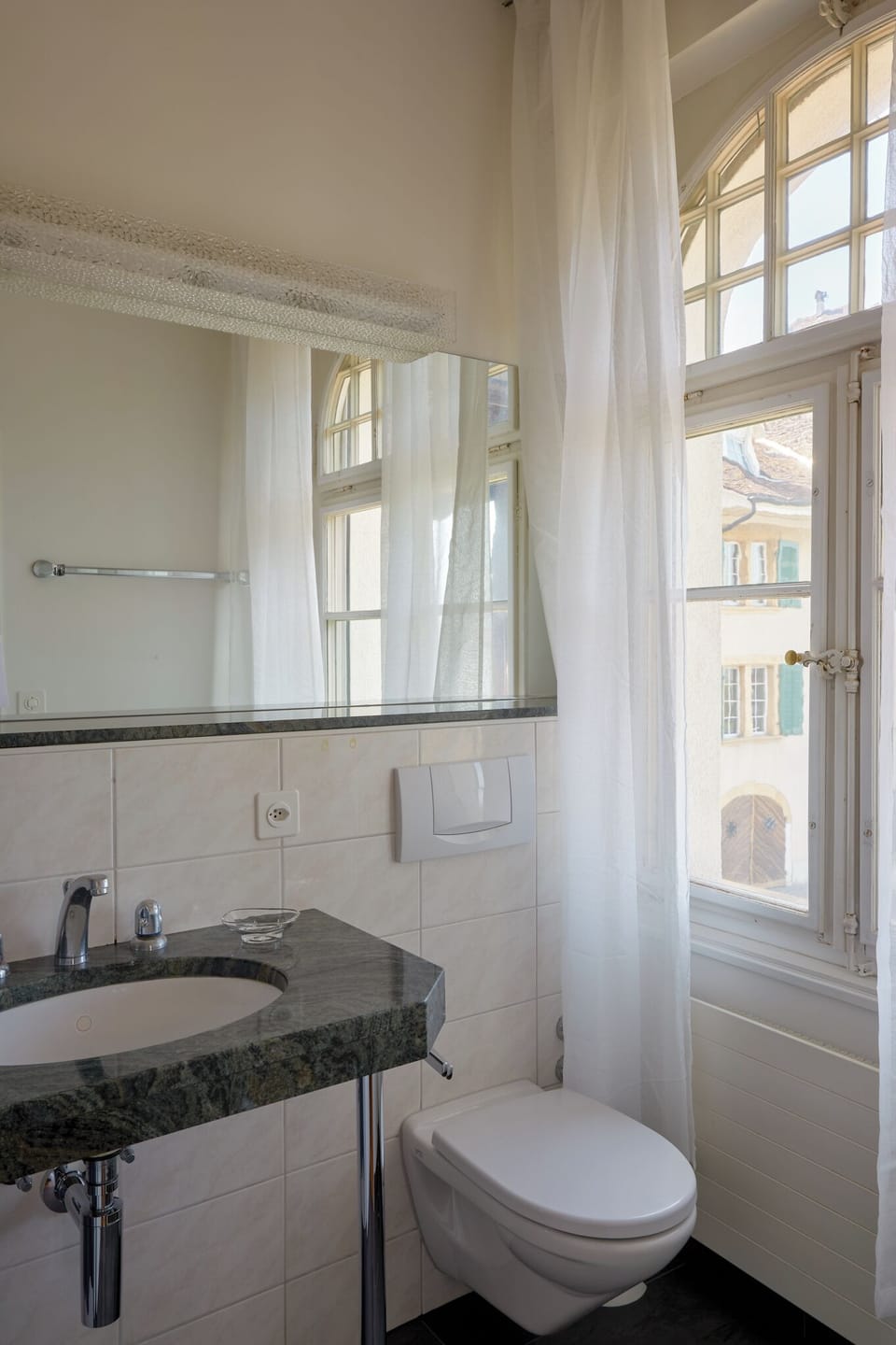 Panoramic Suite, Balcony, Lake View | Bathroom