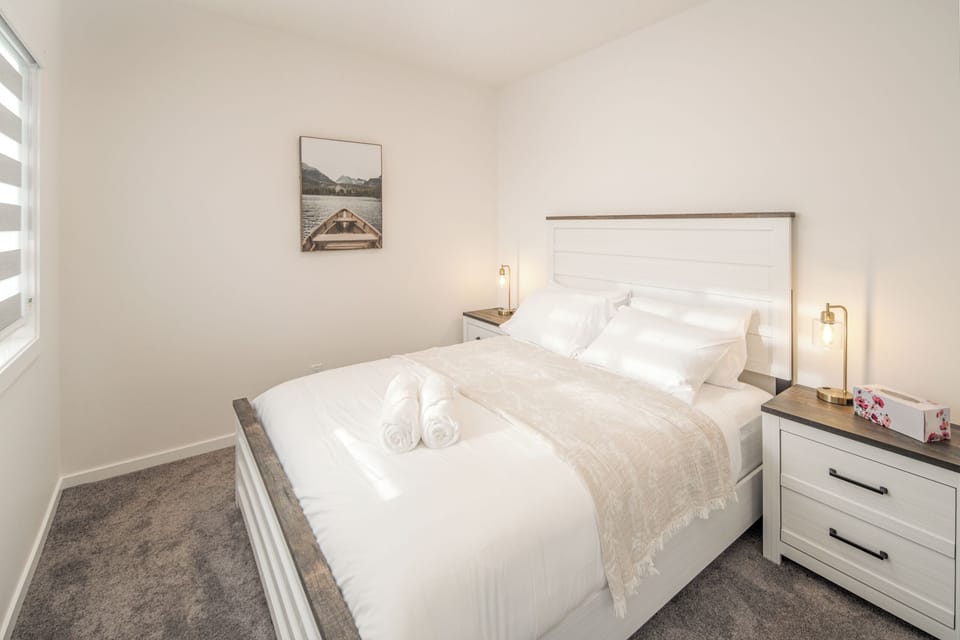 5th bedroom with queen bed