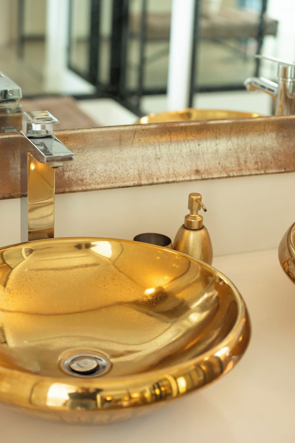 Bathroom sink