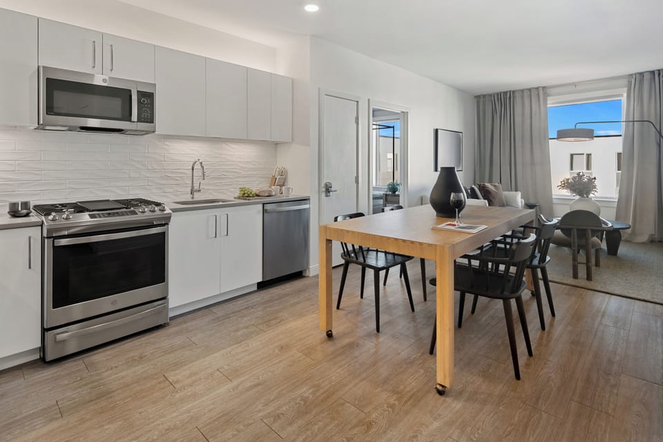 Apartment, 2 Bedrooms, 2 Bathrooms | In-room dining