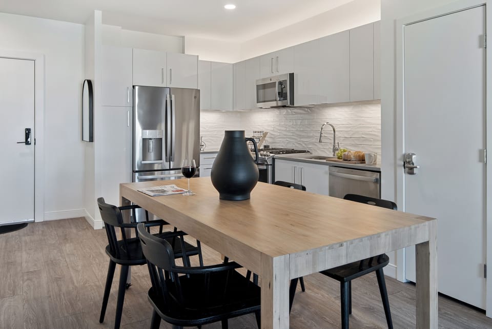 Apartment, 2 Bedrooms, 2 Bathrooms | In-room dining