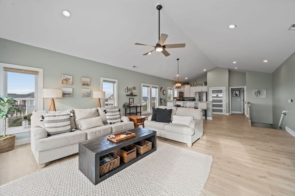 Spacious living area that opens right into the kitchen
