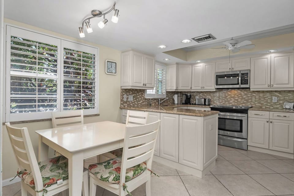 Newly remodeled kitchen.