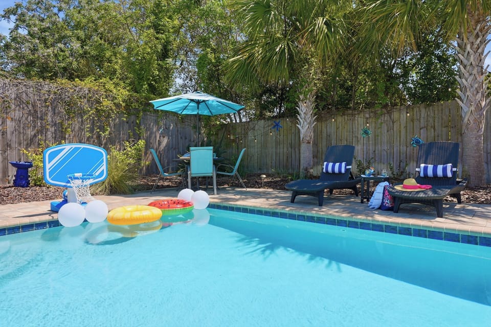 Just enough shade cast from the palm trees to keep you out of the hot Emerald Coast sun, or to suntan if you prefer, don't forget the lotion!