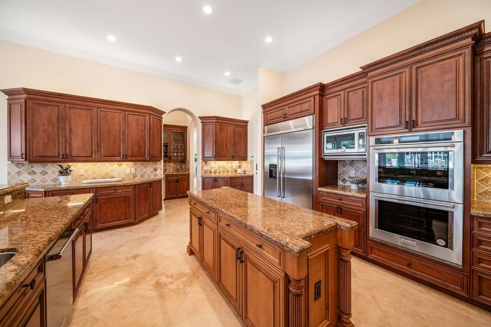 Fully stocked kitchen with all the pots/ pans and cooking utensils you will need