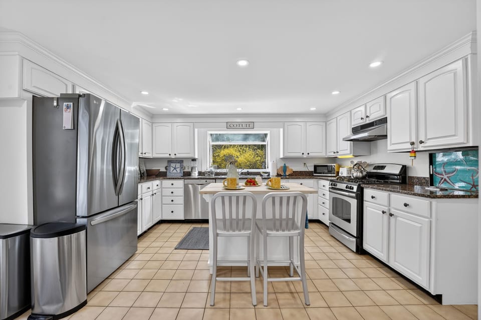 Enjoy cooking your favorite dishes in the well-appointed kitchen