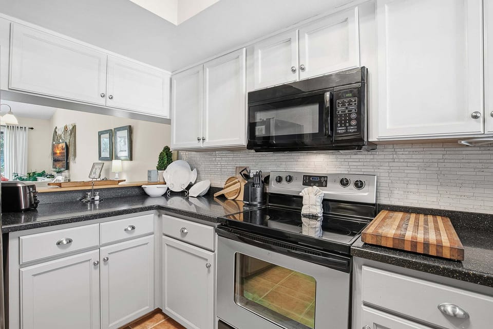 Bright beach stay kitchen corner featuring sleek appliances, ample counter space, and coastal-inspired touches. A functional and inviting space perfect for cooking and enjoying your beach getaway.