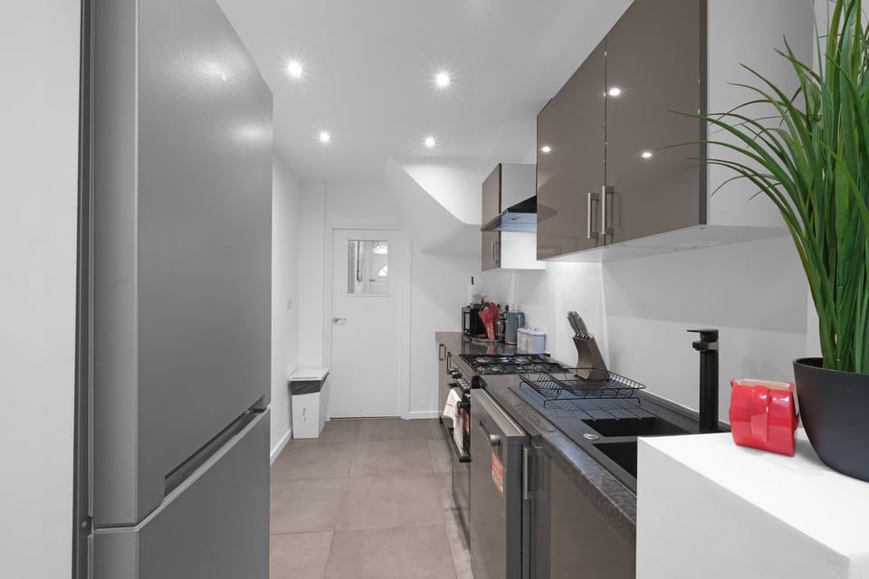 Family House, Patio | Private kitchen | Electric kettle, toaster