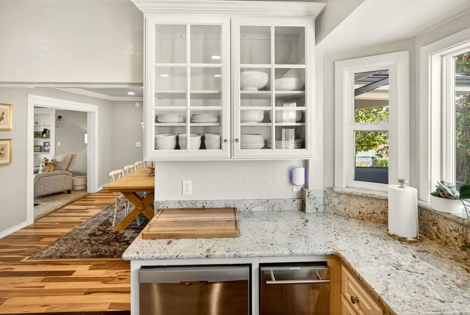 Airy kitchen with everything you need to cook for a large group
