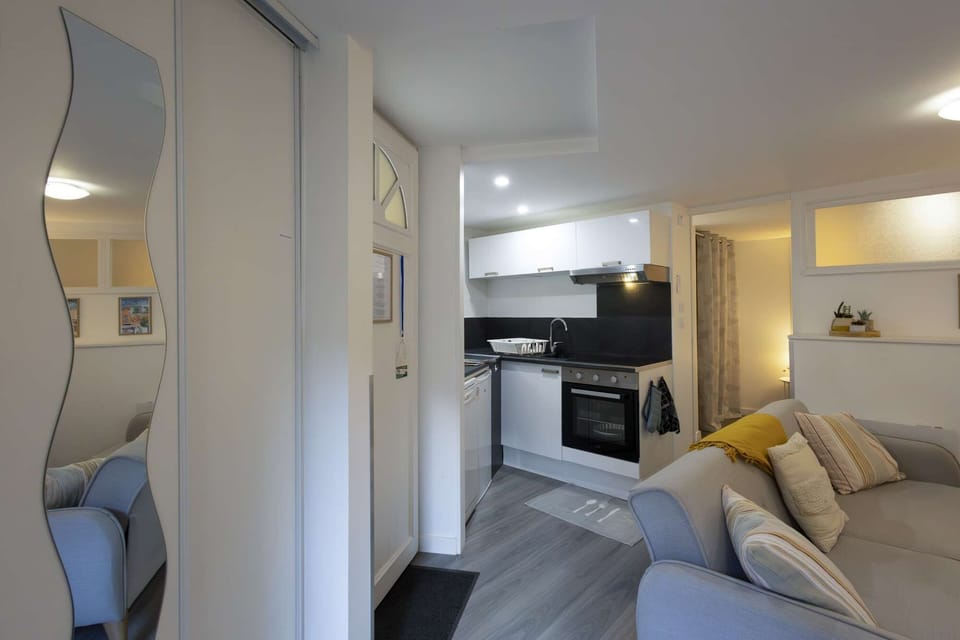 sitting/kitchen area