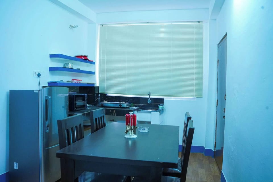 Apartment, 2 Bedrooms, Smoking, Balcony | Dining room