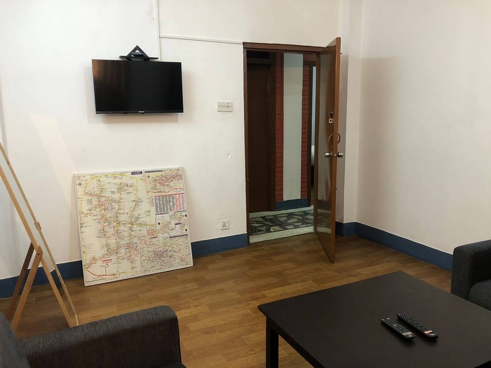 Apartment, 2 Bedrooms, Smoking, Balcony | Living room