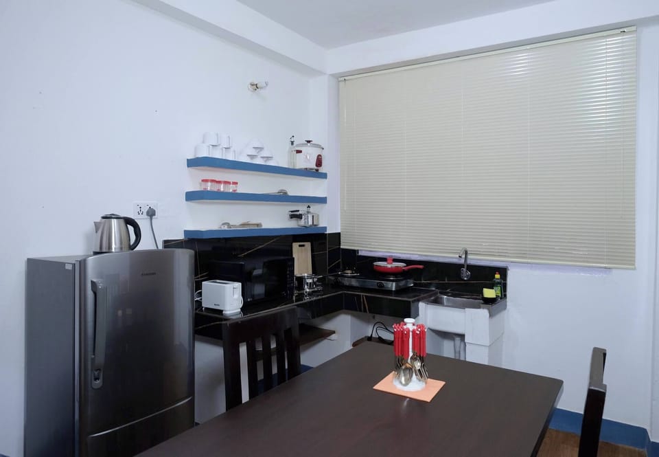 Apartment, 2 Bedrooms, Smoking, Balcony | Interior