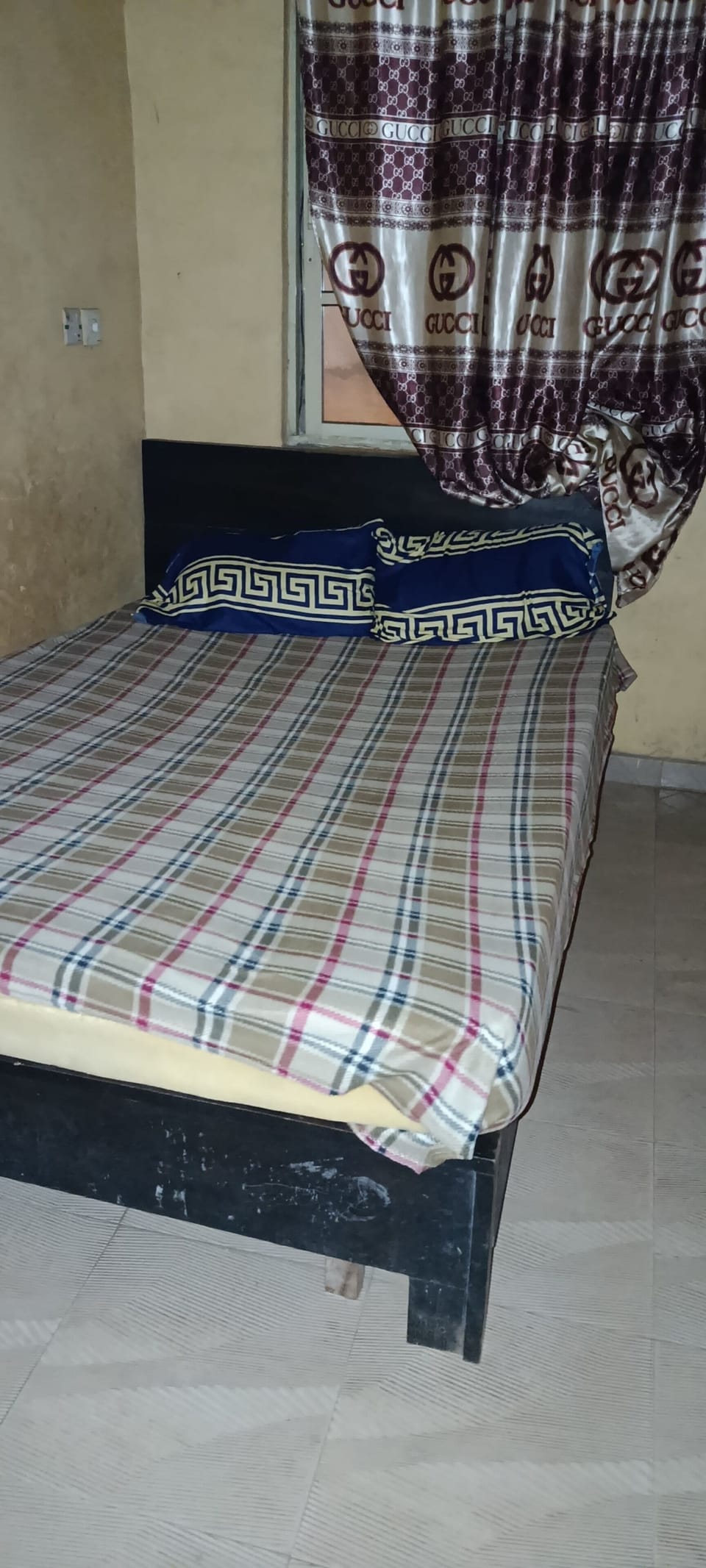 Comfort Single Room | Desk