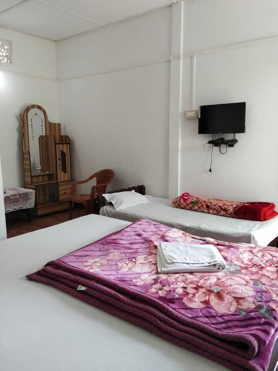 Family Room, Smoking | Desk, laptop workspace, rollaway beds (surcharge), bed sheets