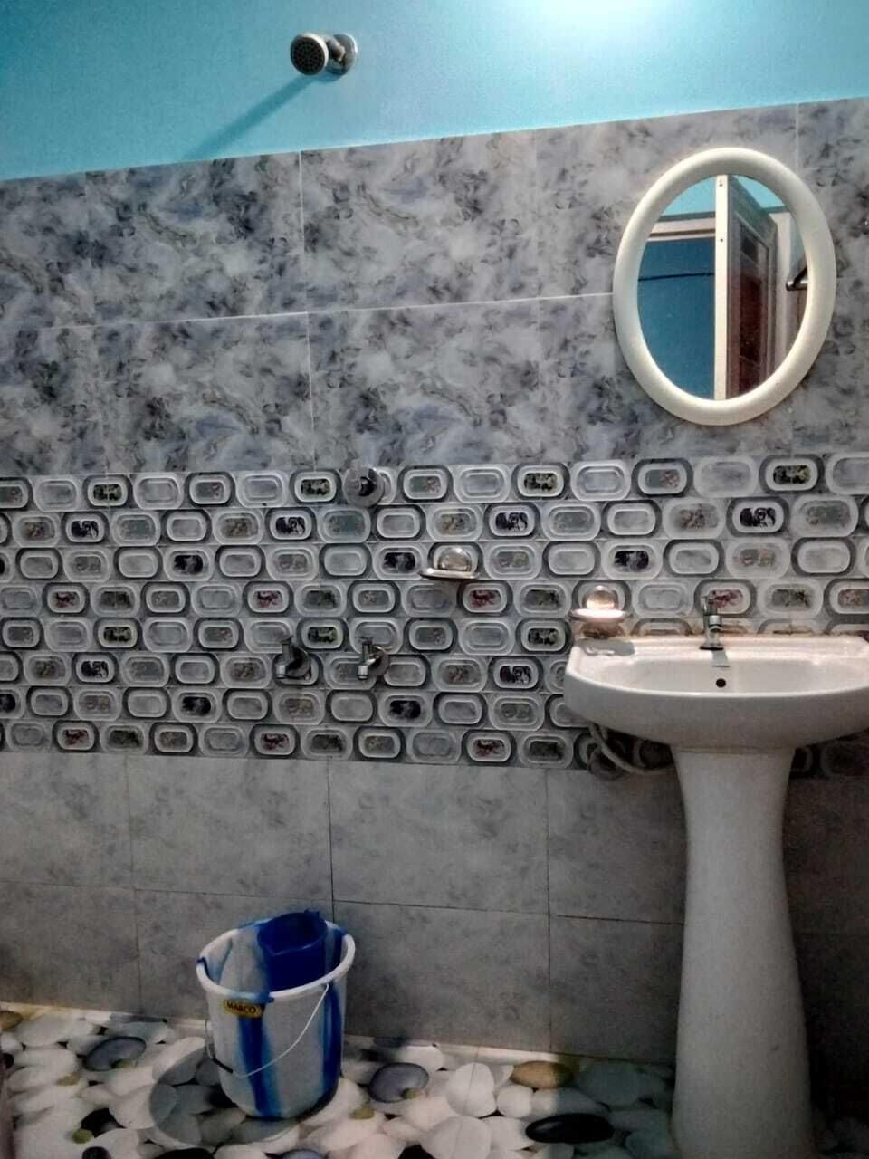 Shower, free toiletries, towels, soap