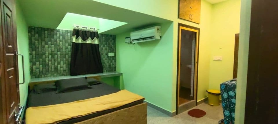 Family Triple Room, Hill View | Desk, WiFi (free)