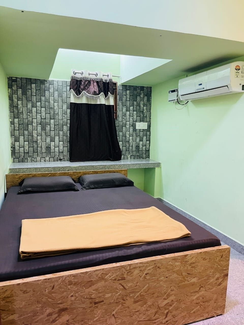 Family Triple Room, Hill View | Desk, WiFi (free)