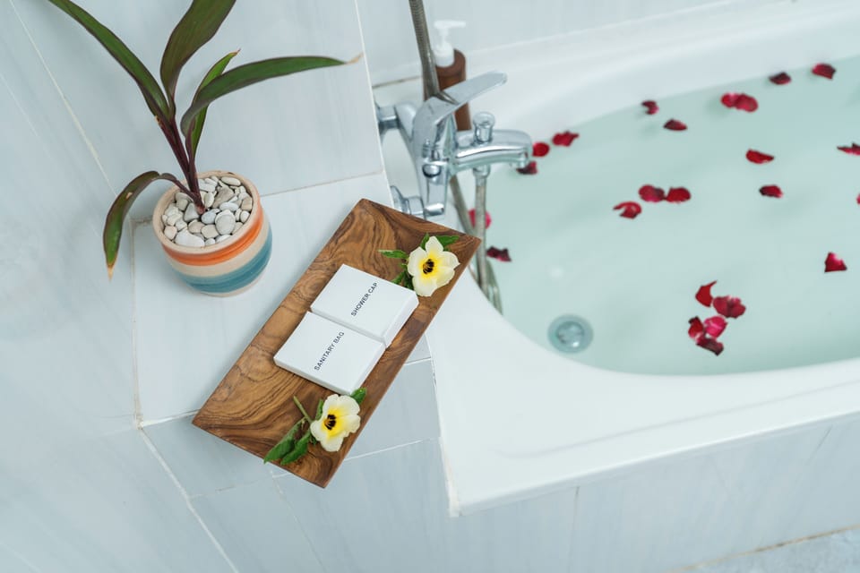 Senior Double Room, Courtyard View | Bathroom