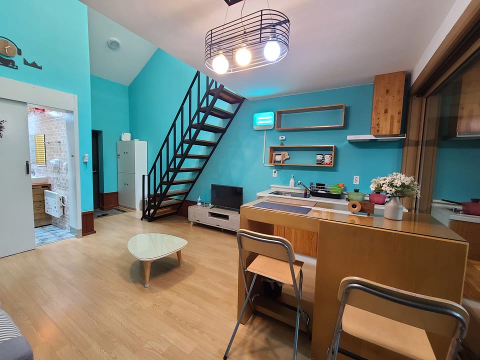Ocean  | 1 bedroom, premium bedding, blackout drapes, soundproofing