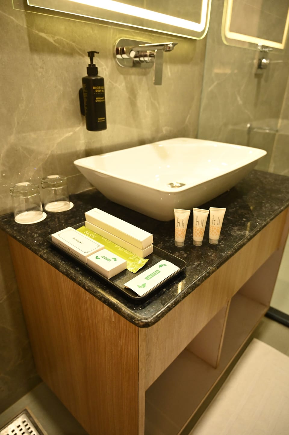 Executive Double Room | Bathroom | Shower, slippers, towels, soap