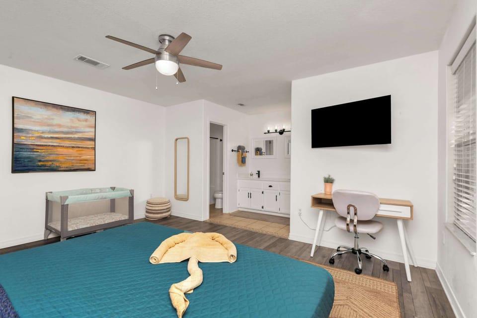 Master Bedroom w/ Desk, Pack n' Play & Smart TV