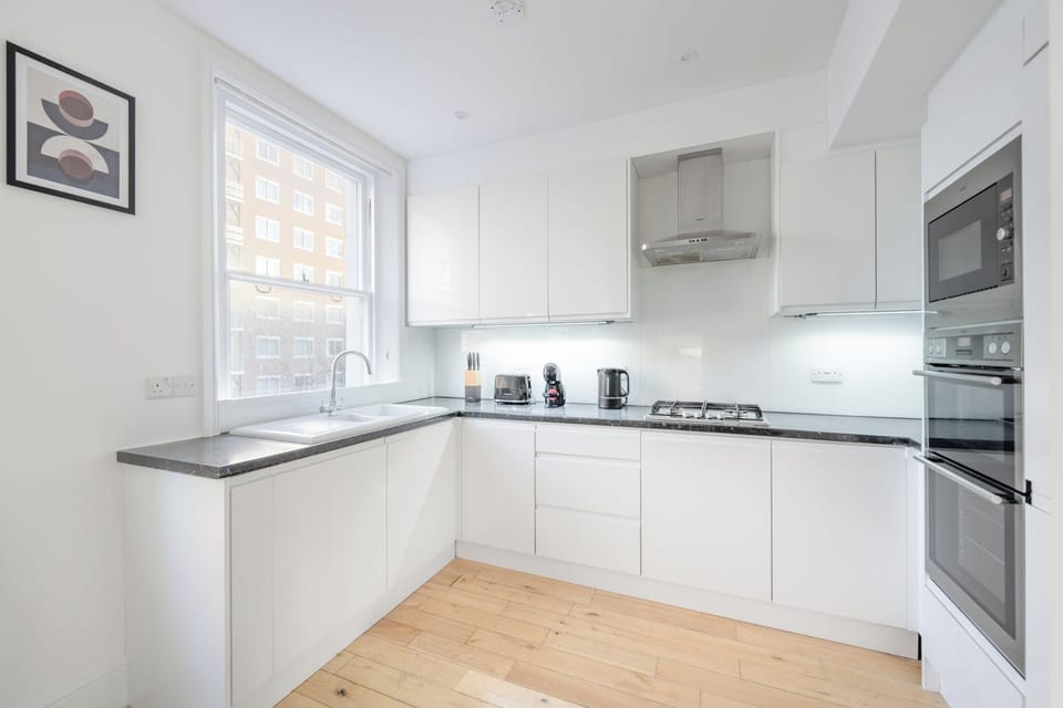 City Apartment, 3 Bedrooms, Non Smoking, City View | Private kitchen | Espresso maker, coffee/tea maker, electric kettle, toaster