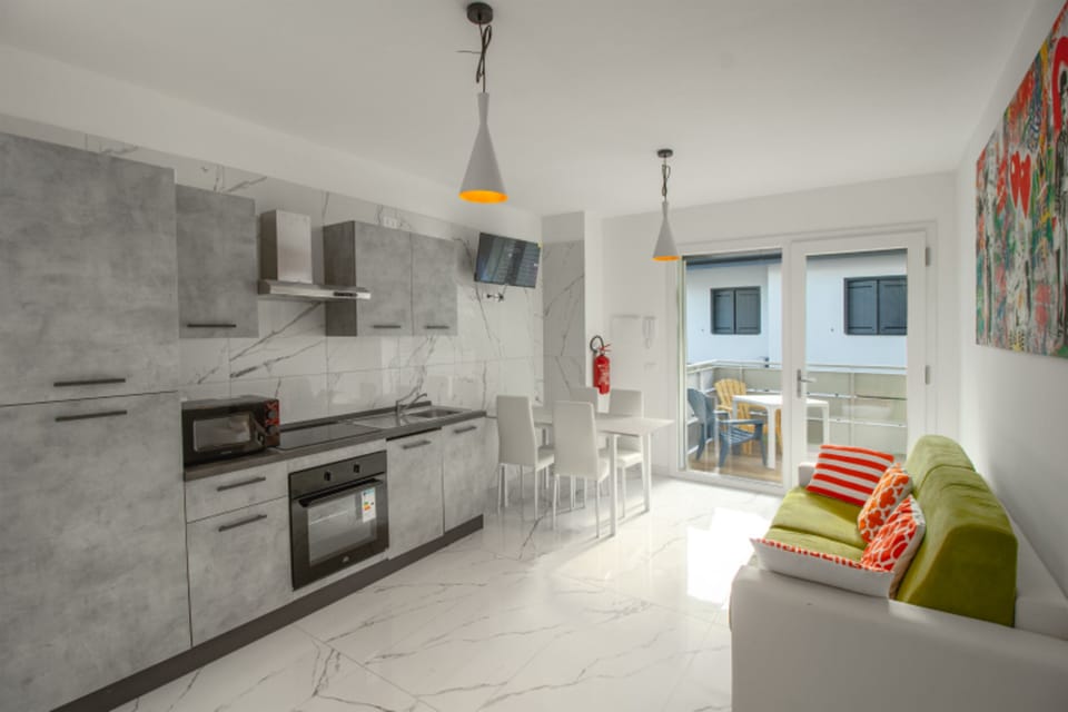 Apartment, 3 Bedrooms, Balcony | Living room