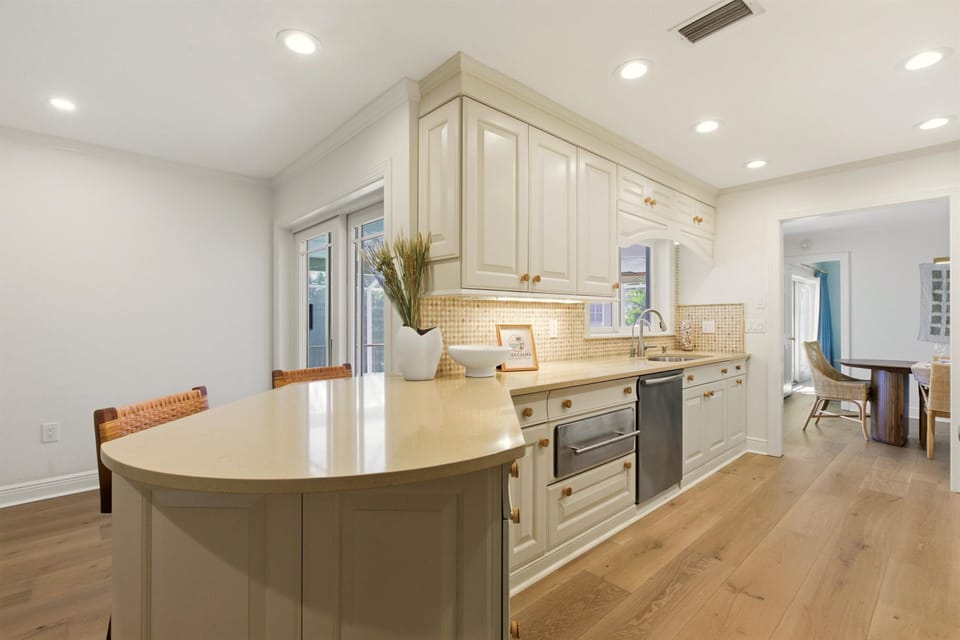 customer well equipped kitchen built for chef's on vacation