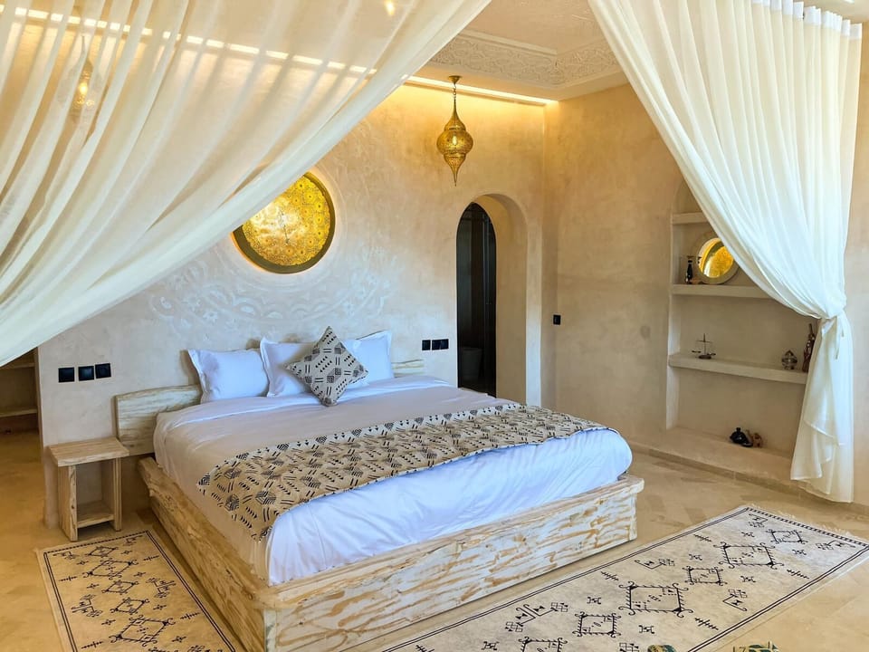 Royal Suite, Desert View | Minibar (free items), in-room safe, cribs (free), WiFi (free)
