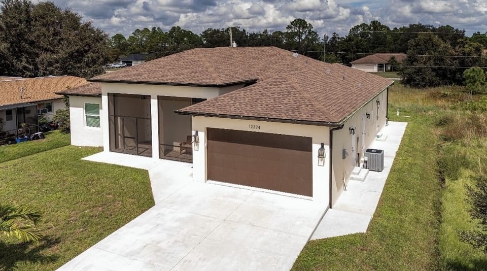 Full house, it’s divided in 2 sections, 3 bedroom and 1 bedroom. 