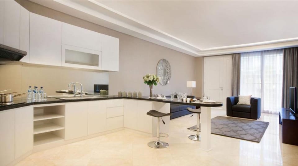 Executive Suite, 1 Bedroom | Living area | 42-inch LED TV with cable channels, TV