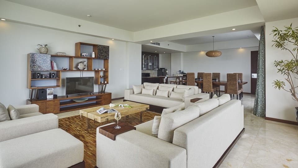 Presidential Suite | Living room | 42-inch LED TV with cable channels, TV