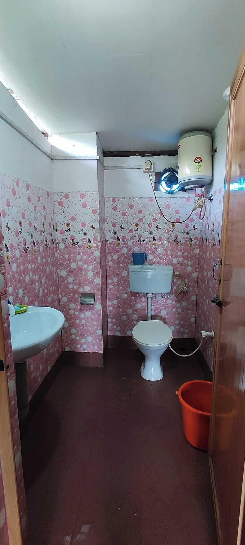 Family Single Room, Balcony, River View | Bathroom | Combined shower/tub, free toiletries, towels, soap