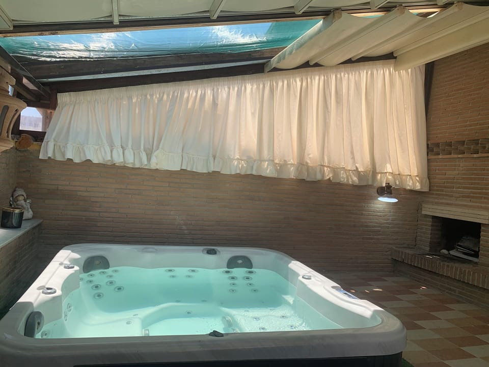 Indoor spa tub