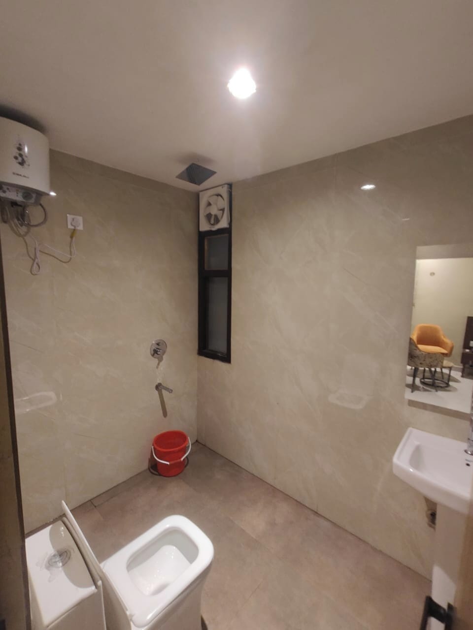 Free toiletries, toilet paper