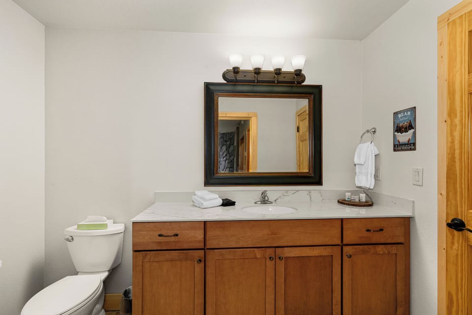 Bathroom 1 shared by bedroom 1, bedroom 2 and main condo area