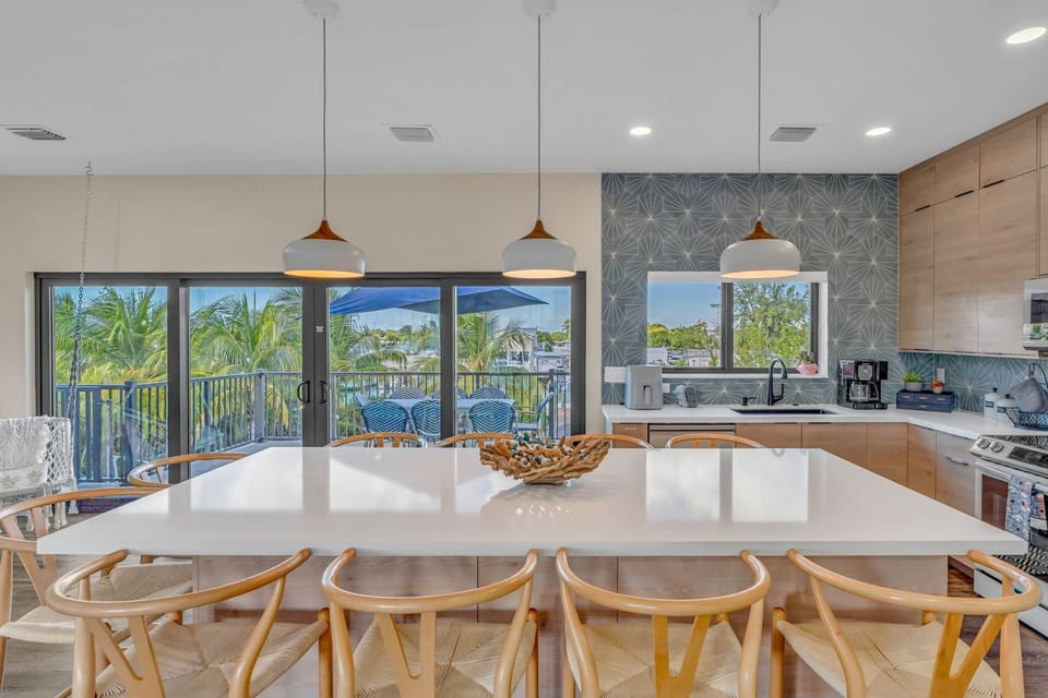 Island counter and dining table good for 10