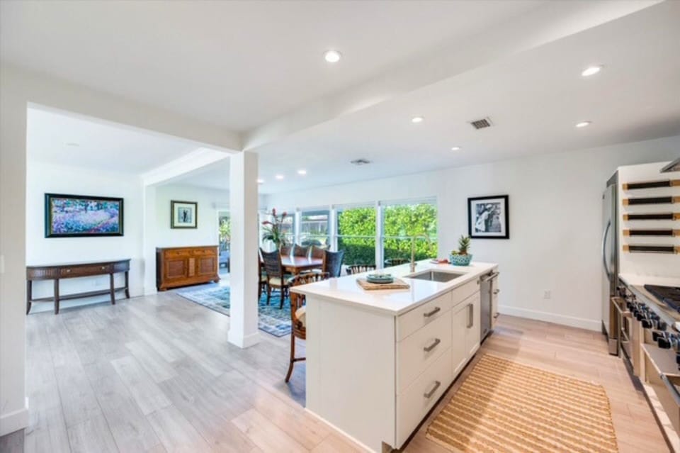 Dining Area- Seats 8