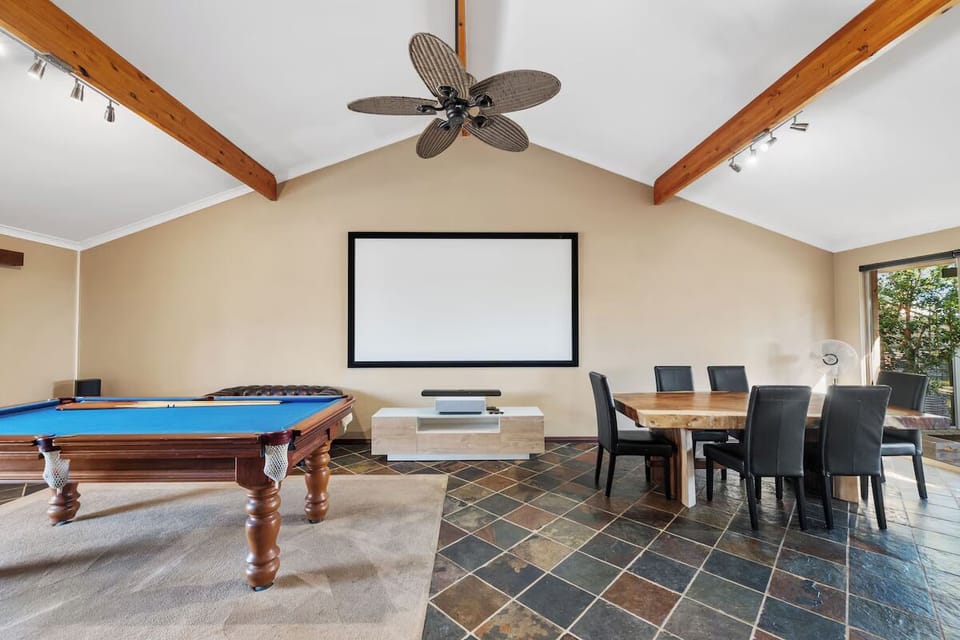 Games and dining room