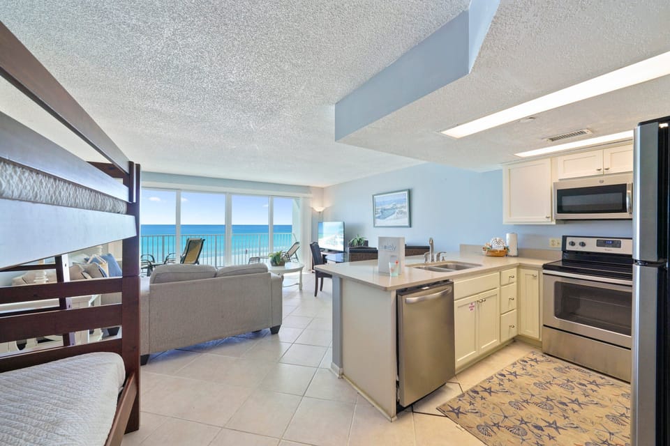 Conveniently located near the main living area, the bunk nook maximizes space while keeping everyone close to the Gulf-front action.