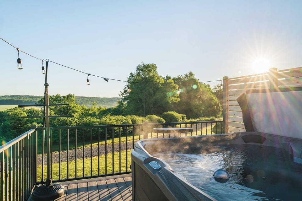 🌅 Sunset soak — vista views and dark skies above.