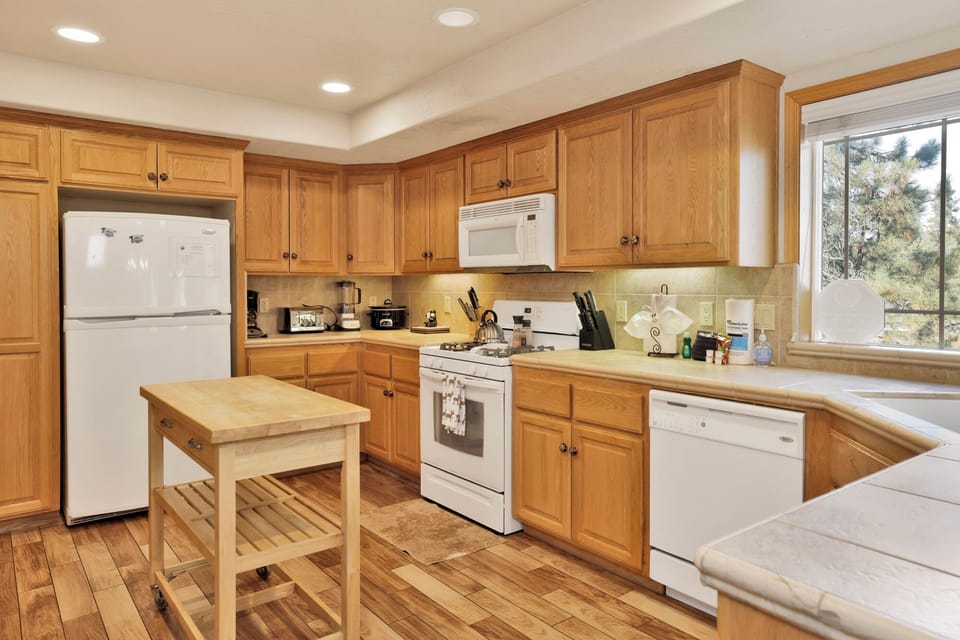 Modern kitchen with quartz counters and stainless steel appliances throughout, offering a sleek, functional, and stylish culinary space