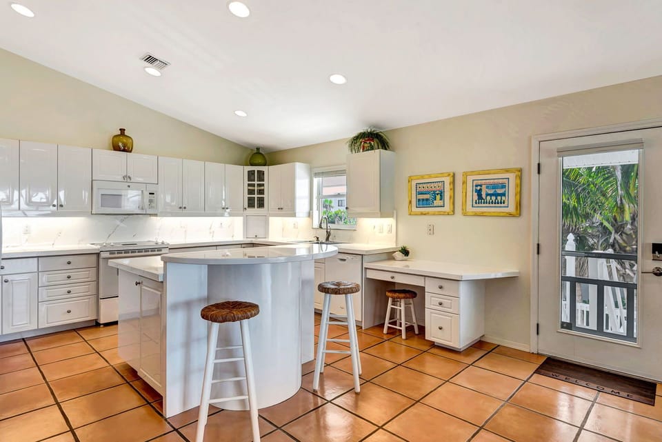 3BR Gulf-Front Luxury with Panoramic Views (5954)