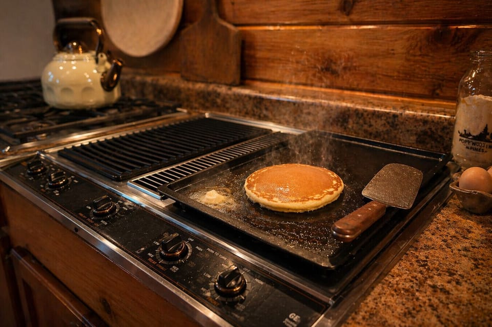 Breakfast for the whole crew. Fire up the built-in griddle and start the day together—pancakes, coffee, and nowhere to rush.