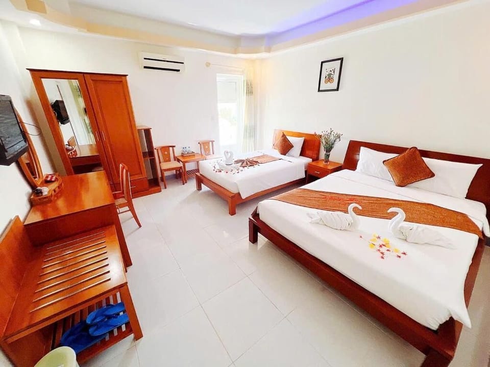 In-room safe, blackout drapes, free WiFi