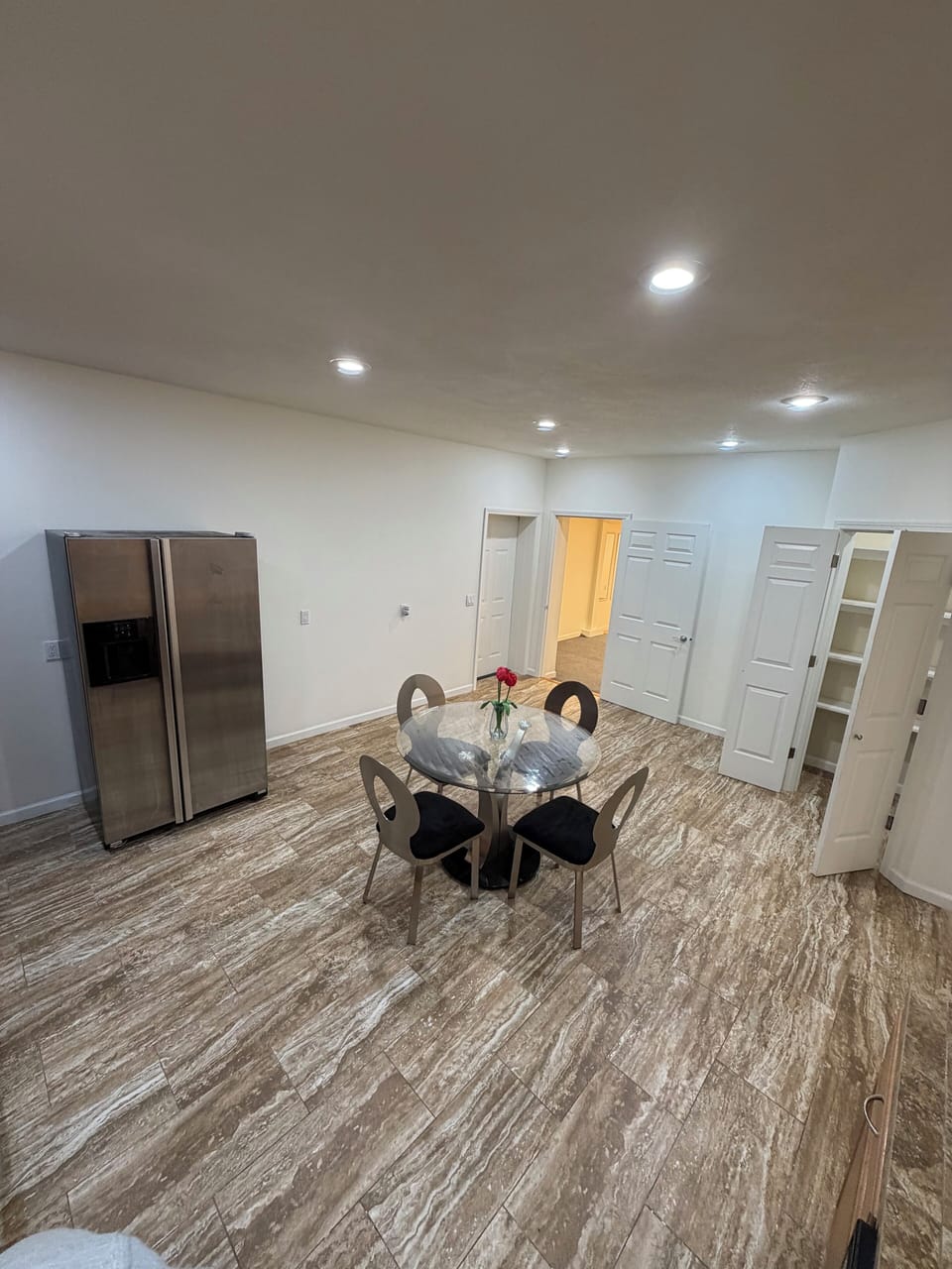 Kitchen is fully equipped Jenn-Air refrigerator is spacious!