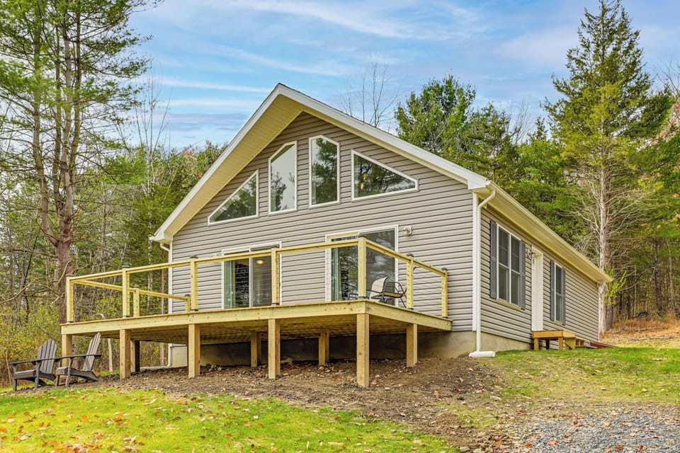 Penn Yan Vacation Rental | 3BR | 2BA | 3 Steps Required | 1,100 Sq Ft